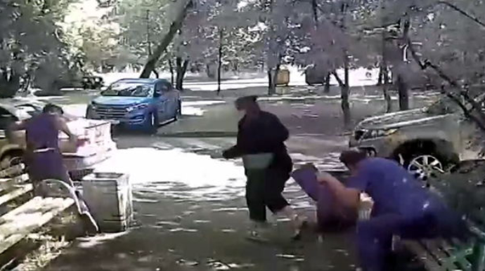 Yaşayış binasında partlayış anı kameralarda - VİDEO 