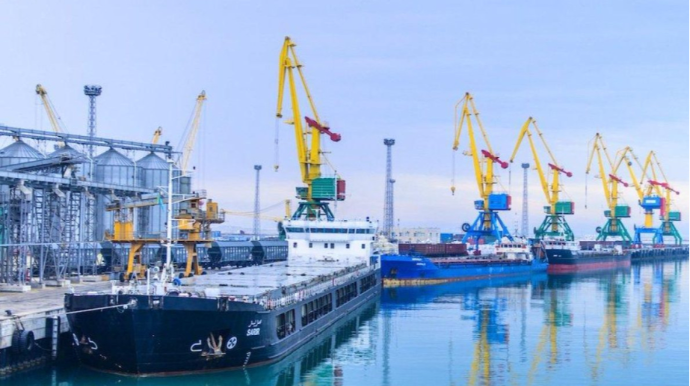 Xəzərin dayazlaşması Aktau limanındakı tankerlərə problemlər yaradır