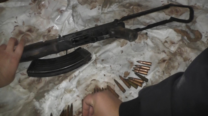 Şəmkirdə “Kalaşnikov” satmaq istəyən şəxs tutulub   - FOTO