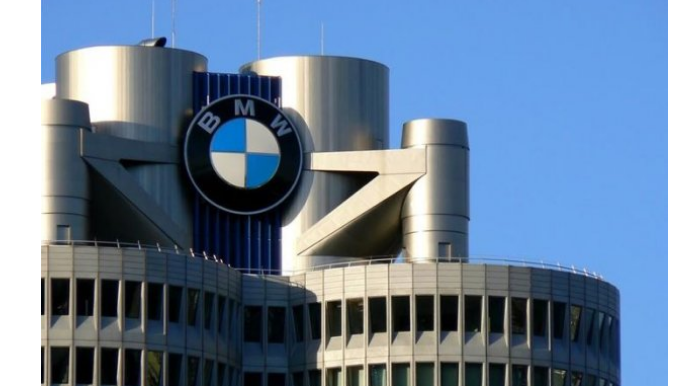 "BMW"-nin xalis mənfəəti 70% azalıb