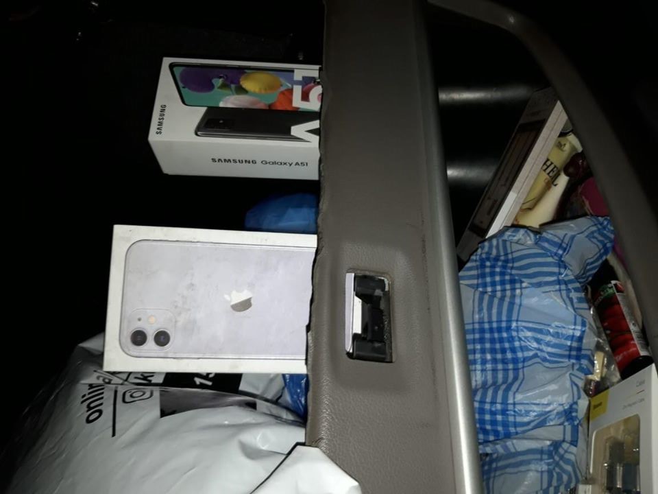 Mobil telefonları avtomobildə gizlədərək keçirmək istədi - FOTO
