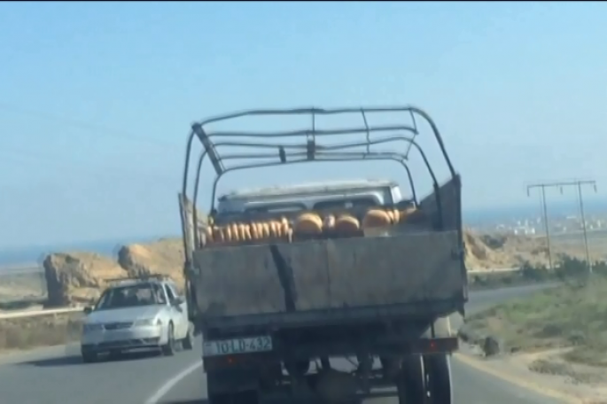 Yediyimiz çörək belə daşınır - VİDEO