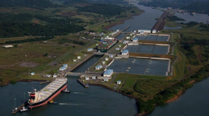 Tramp gəmilər üçün kanallardan pulsuz keçid tələb etdi 