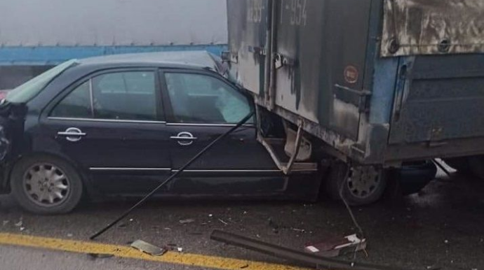 "Mercedes" "Shacman"a çırpıldı - xəsarət alanlar var 