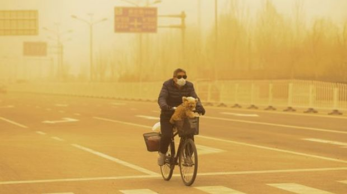 Сильнейшая песчаная буря накрыла Пекин  - ВИДЕО