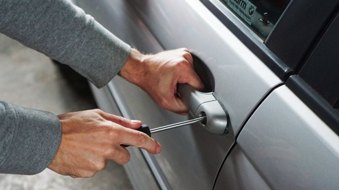 Lökbatanda yük maşınından 6400 dollar oğurlanıb 