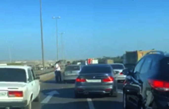 Aeroport yolunda qəza – Tıxac yarandı