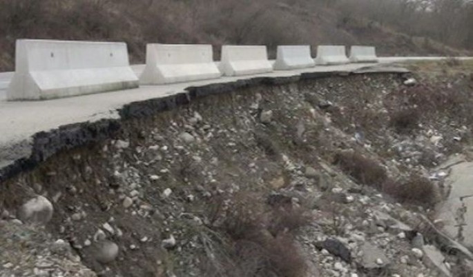 Ağsu dolaylarında sürüşmə aktivləşdi  - VİDEO