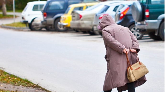 Bakıda 60 yaşlı qadını avtomobil vurdu