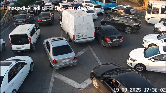 В Баку на ряде перекрестков установлены камеры: нарушителей правил будут штрафовать - ВИДЕО