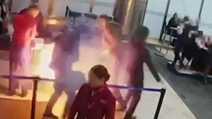 Пауэрбанк взорвался в кармане пассажира в аэропорту Казахстана  - ФОТО - ВИДЕО