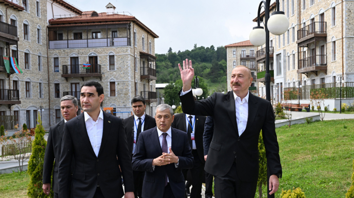 Prezidentlər Şuşada inşa edilmiş birinci yaşayış kompleksində - FOTOLAR 