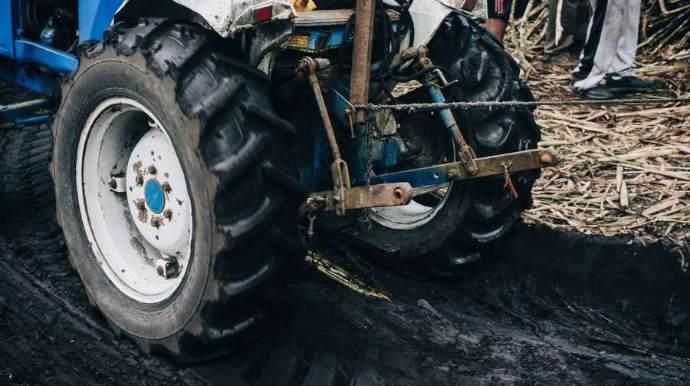 Fermerlər traktorlarla yolu bağladı – Almaniyada nə baş verir? 