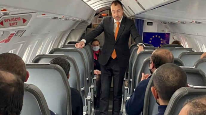 Aİ rəsmisi erməni əsirlərin ölkələrinə çatma FOTOSUNU PAYLAŞDI 