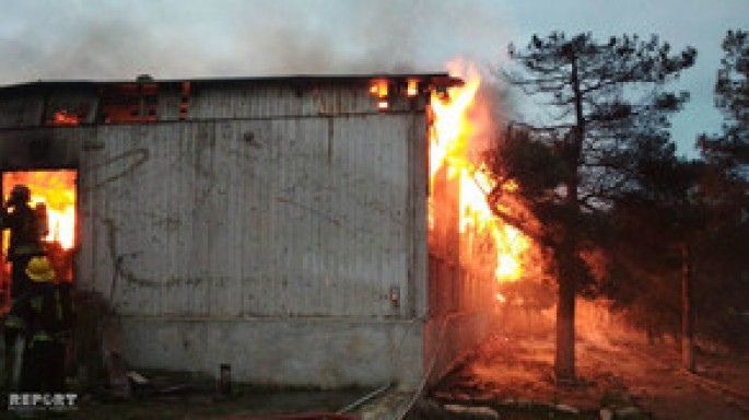 “Azərişıq”: “Yanğın elektrik xətlərində olan nasazlıqdan baş verib”