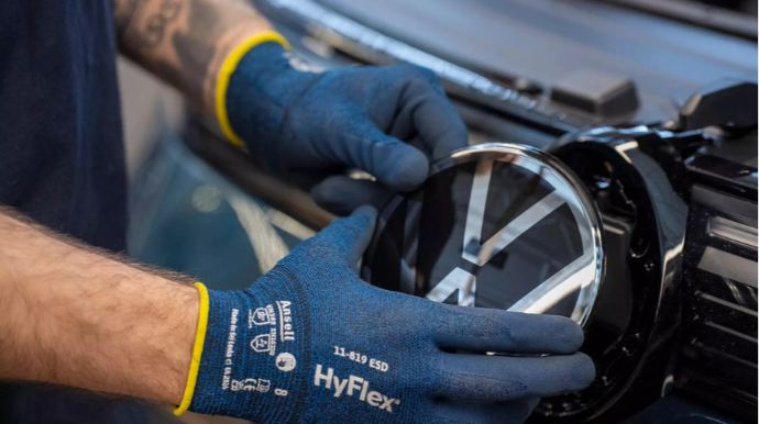 “Volkswagen” konserninin gəliri rekord dərəcədə azalıb 