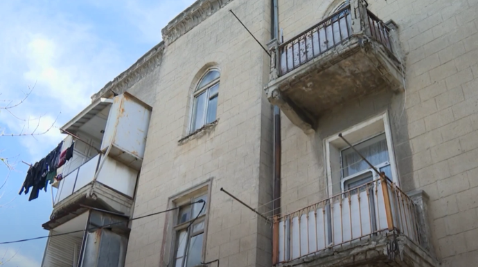 Bakıda 28 ailə qəzalı binada YAŞAYIR?  - VİDEO