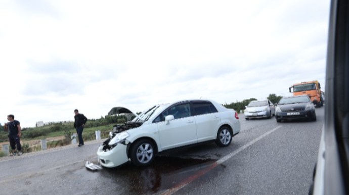 Bakıda "London taksi"si ilə “Nissan” toqquşdu - FOTO 