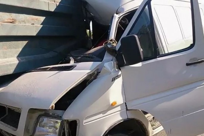 Neftçalada mikroavtobus yük maşınına çırpıldı: 4 ölü - VİDEO