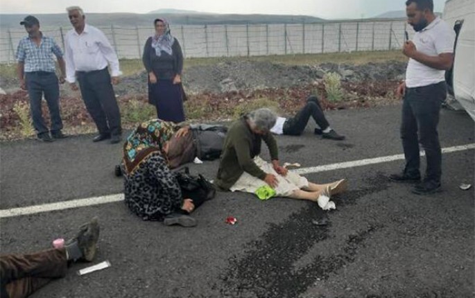 Külək dializ xəstələrini daşıyan avtobusu aşırdı - Yaralılar var - FOTO-VİDEO