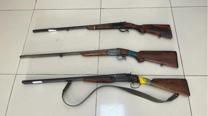 Cəlilabad sakinləri qanunsuz saxladıqları silahları polisə könüllü təhvil verdi  - FOTO