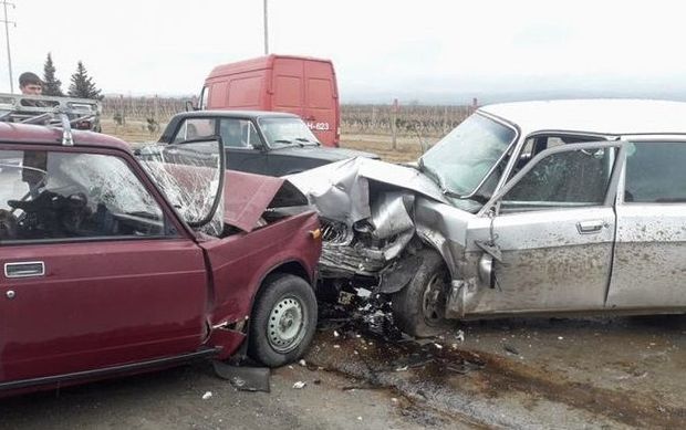 Göygöldə dəhşətli qəza baş verdi - Sürücü öldü, yaralananlar var - FOTO