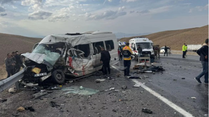 Ağır yol qəzası - 6 ölü, 8 yaralı 