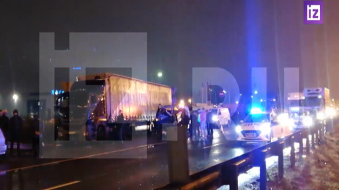 “Gelandewagen”i nömrəsiz sürdü, üç maşına dəydi, bir nəfər öldü - VİDEO