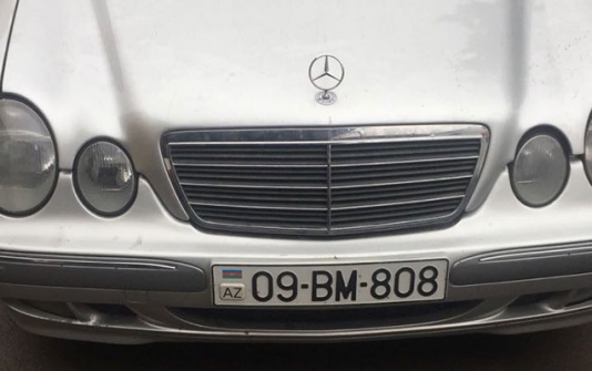 Bu qədər dollar görün maşının harasından çıxdı - FOTOLAR