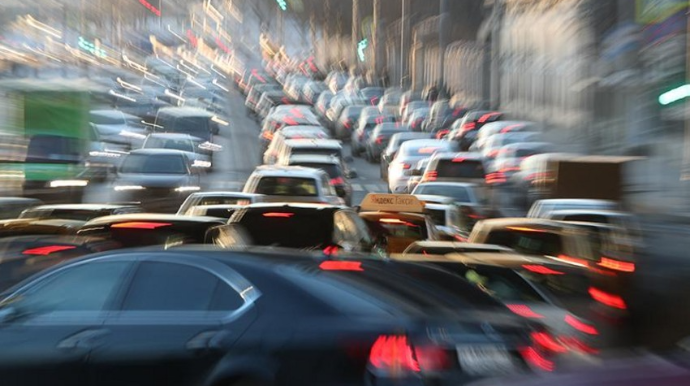 Çində yeni enerji mənbələri ilə işləyən avtomobillərin satışları artıb