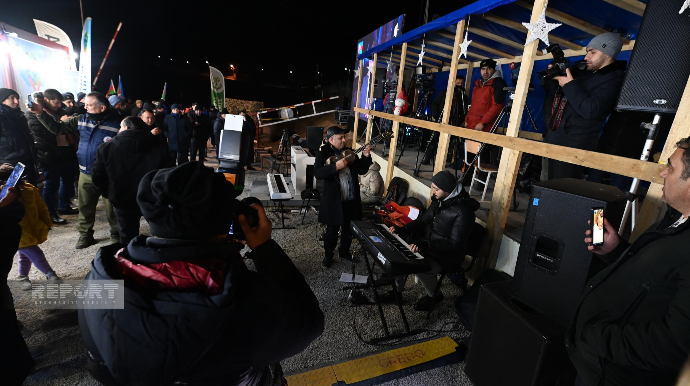 Xankəndi-Laçın yolunda Həmrəylik Günü münasibətilə bayram konserti keçirilir