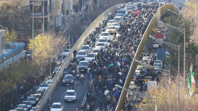 İlk istefa gəldi, Pezeşkian təlimat verdi - İranda etirazlar