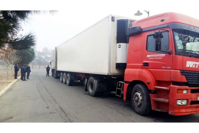 Dənizçilər adından məcburi köçkün ailələrinə sovqat paylanıb