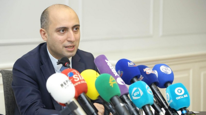 Nazir dərslərin qeyri-düzgün bölməsindən danışdı