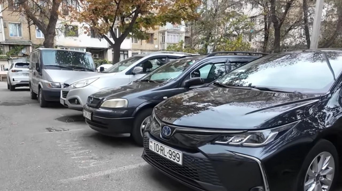 Yasamalda sakinləri bezdirən durum: "Həyətdə tərpənməyə yer yoxdur" - VİDEO