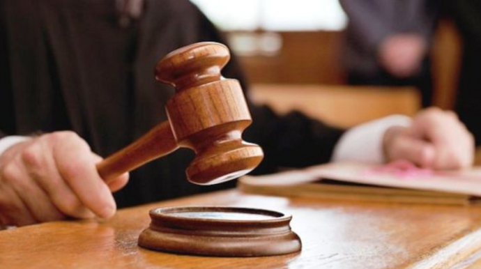 Biləsuvarda evdə qızını zəncirlə bağlayan şəxsin məhkəməsi başlayır