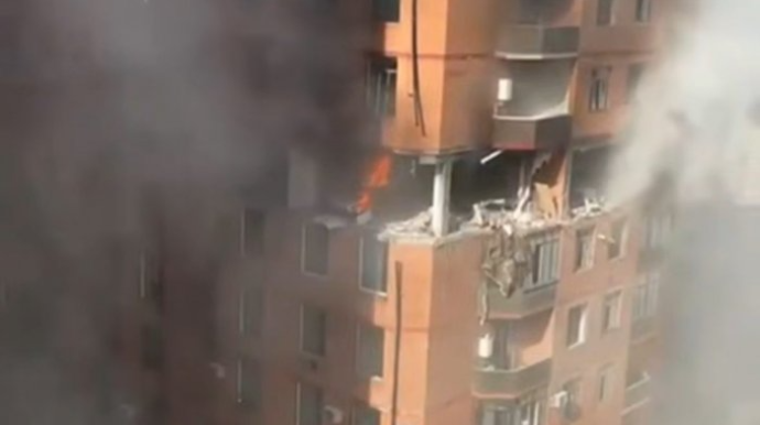 Çoxmərtəbəli binada partlayış baş verib, ölənlər və yaralanan var 