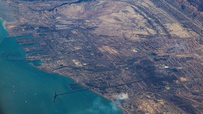 İran raketinin vurduğu tanker Hörmüz boğazında batdı - VİDEO