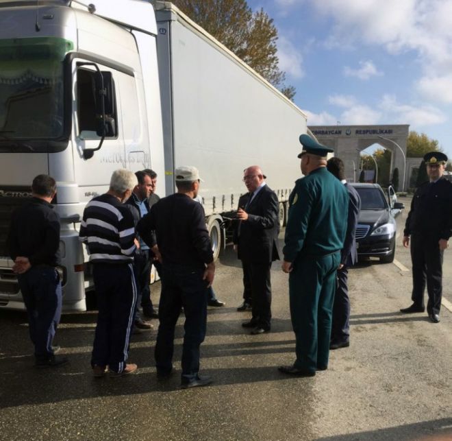 Rusiya ilə sərhəddən 300-ə qədər avtomobil keçdi