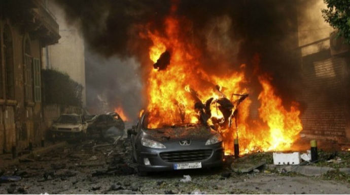 Polis maşını partladıldı - Ölən və yaralananlar var