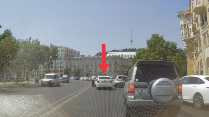 Yüngül qəza zamanı belə etməyin: Yolda tıxaca səbəb olursunuz - VİDEO