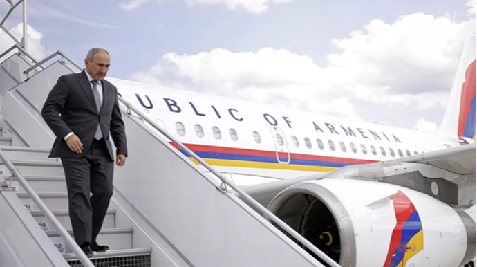 Bakı icazə verdi - Paşinyanın təyyarəsi Azərbaycandan keçdi 