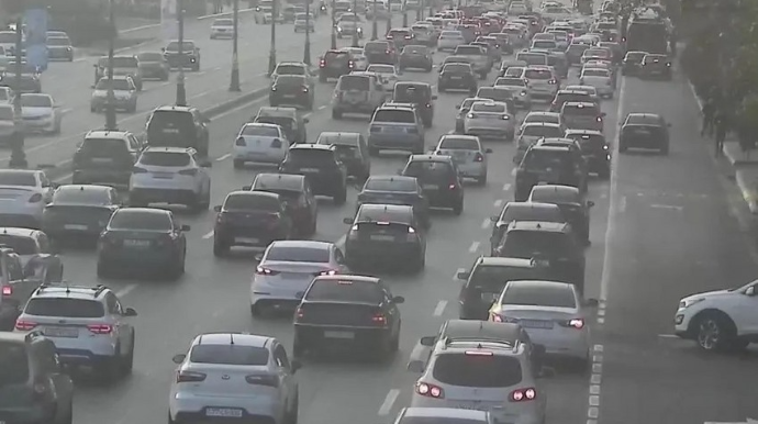 Bakının bir sıra yollarında tıxac yaranıb - SİYAHI 