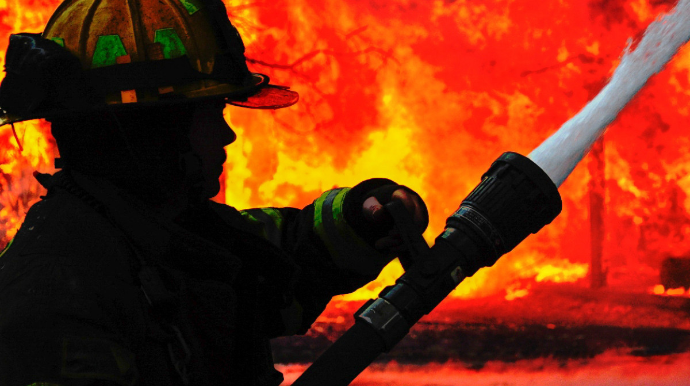 Füzulidə tövlə yandı, alov kitabxanaya keçdi