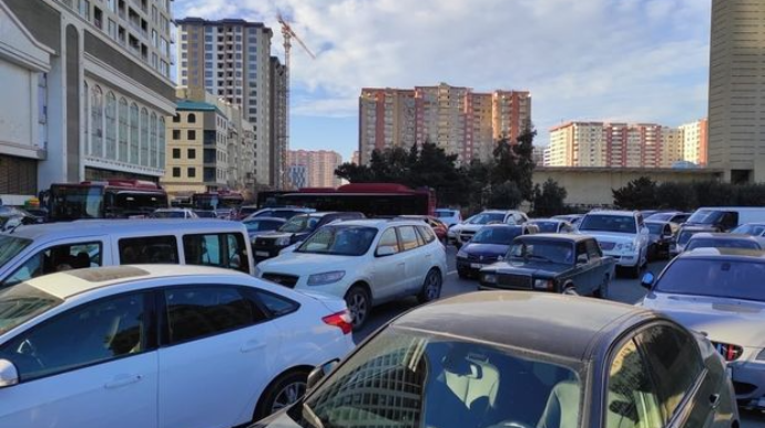 Bakının mərkəzində uzun tıxac  - VİDEO