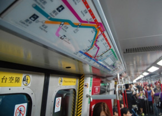 Metroda yanğın - 11 yaralı