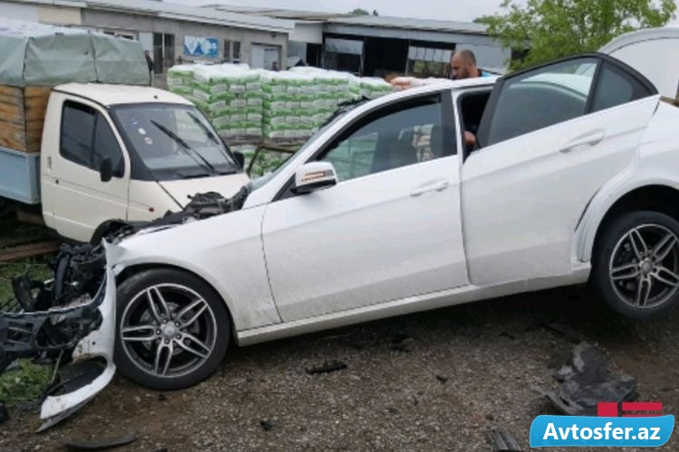 İmişlidə "Qazel" "Mercedes"lə belə toqquşdu, xəsarət alanlar var - REAL VİDEO