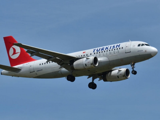 Təyyarəyə gecikən kişi elə bir şey etdi ki...