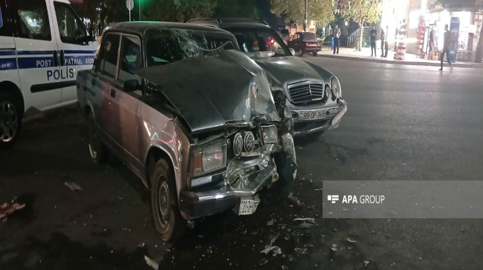 Gəncədə "VAZ 2107" ilə "Mercedes" toqquşdu, xəsarət alanlar var   - FOTO