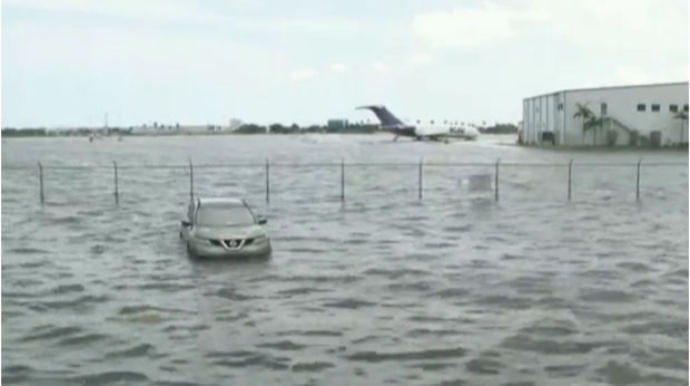 ABŞ-də aeroport sel suları altında qaldı - VİDEO 